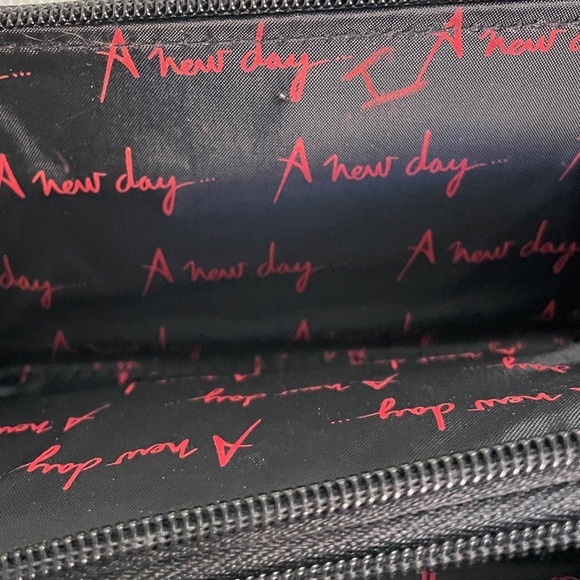 Celine Dion, A New Day, Triple Zip-Around Wristlet/Wallet/Clutch/Shoulder bag - Picture 6 of 10